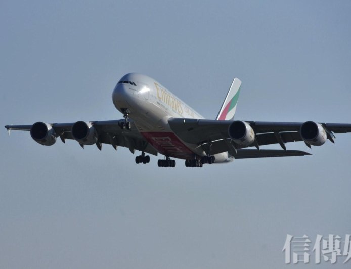 阿聯酋航空載杜拜機場滯留旅客返航　首批台灣兩家旅行社3團順利回桃機