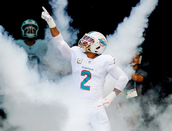 Released Dolphins LB signs three-year deal with AFC East rivals