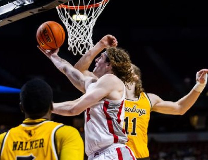 UNLV advances with 73-70 win over Wyoming