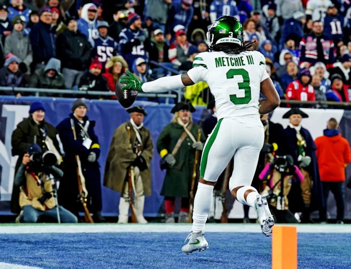 Former Alabama star reportedly signs one-year deal with NFL team