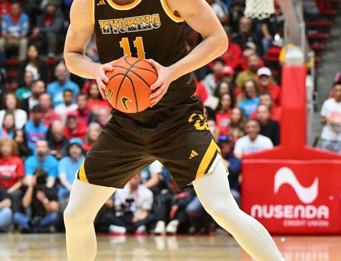 MW First Round: No. 9 Wyoming falls short against No. 8 UNLV, 73-70