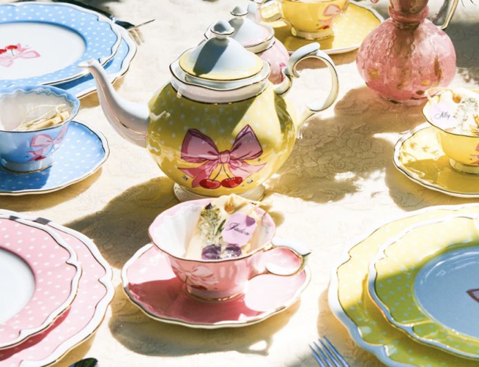 Marilyn Monroe’s 1950s Wardrobe Inspired This Limited-Edition Teaware Collection