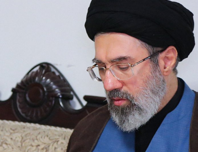 身负“国仇家恨”，穆杰塔巴是低调的强硬保守派？