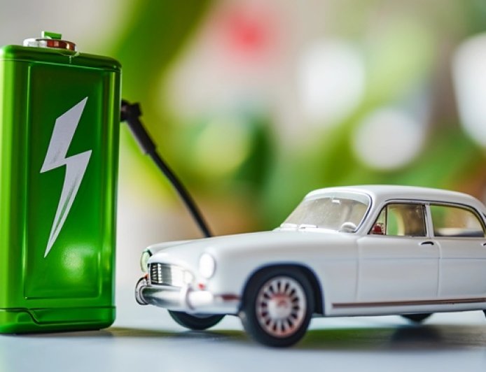 乘联分会崔东树谈汽车行业利润：整车企业只占百分之十几，都让电池企业拿走了