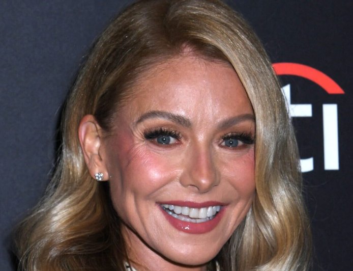 Howie Mandel Argues With Kelly Ripa Over Age Compliment During Awkward ‘Live’ Moment