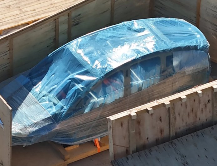 疑似特斯拉 Model Y L 车身现身得州超级工厂，马斯克曾称短期不会登陆美国