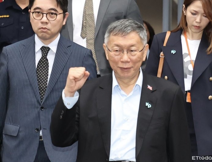 快訊／遭判17年、維持7千萬交保！　柯文哲「微笑現身」快步上車