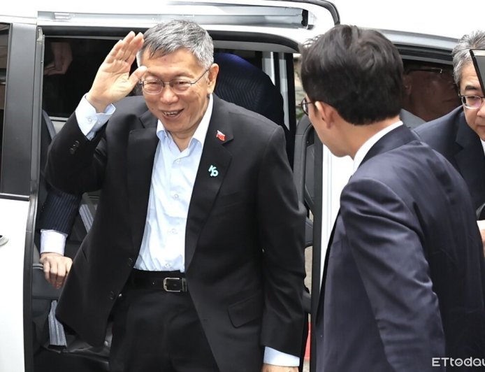 快訊／柯文哲喊：一定不逃亡！　強制處分庭裁定「維持7千萬交保」