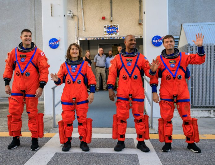 IT早报 0329：告别网页套壳，微软将为 Win11 打造纯原生应用；国际民航新规每人最多带 2 个充电宝；华为盘古大模型负责人离职；苹果 iOS 27 版 Siri 前瞻...