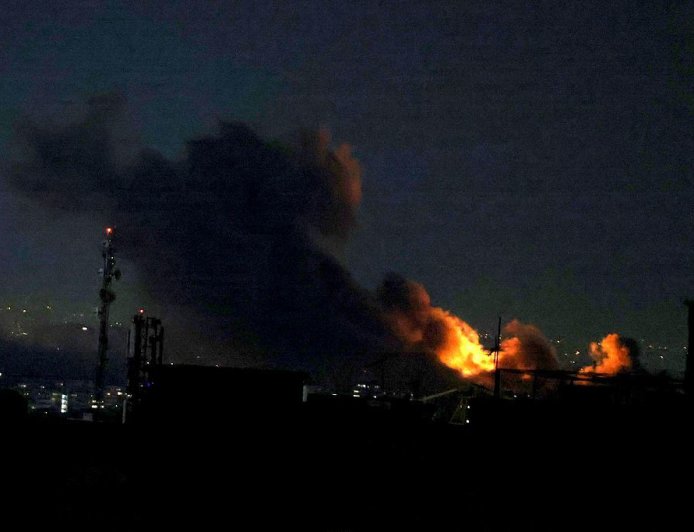 德黑兰“黑雨”降下，美以伊冲突或引发生态危机