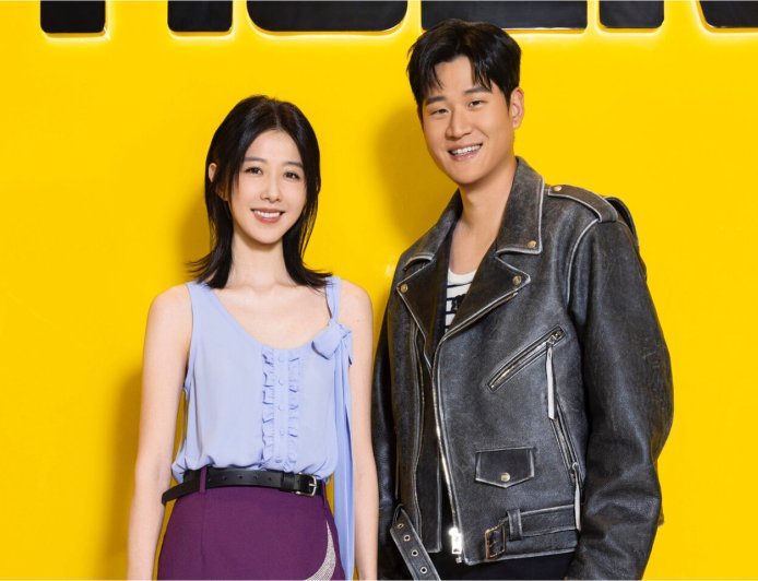 周興哲與邵雨薇著迷Onitsuka Tiger黃！「全新概念店」人氣鞋款、香水登場