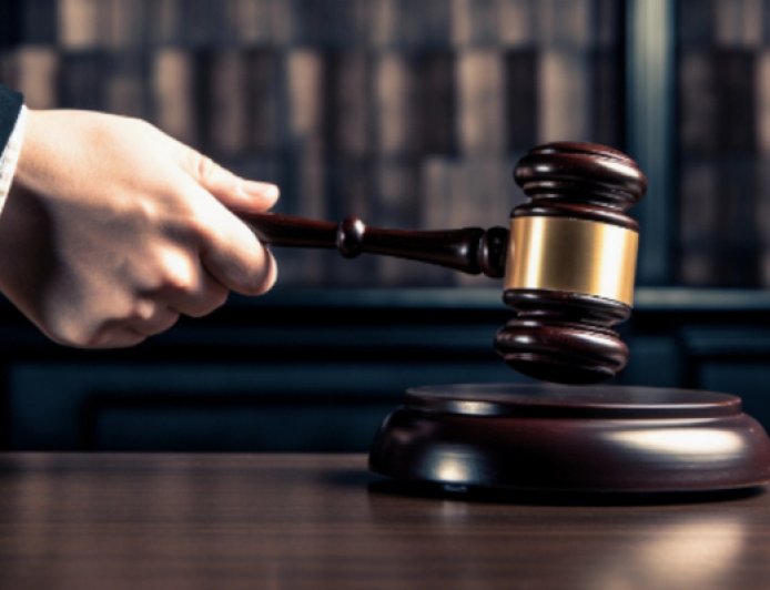 四川省公安厅原厅长叶寒冰被公诉，曾被通报“利用职权为亲属谋利”