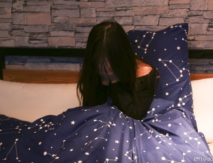 人妻熟睡…遭鄰居闖家中侵犯！老公驚醒狂追壓制　他下跪求別報警