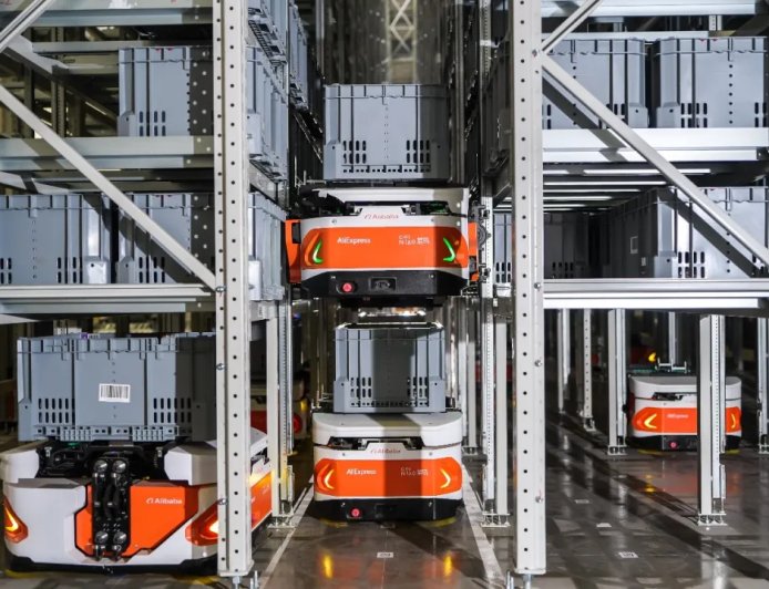 10 秒爬上 5 层楼高货架，菜鸟发布首款自研“攀爬机器人”ZeeBot