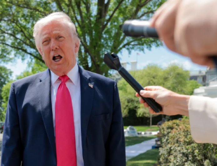 美国总统特朗普称很快发布第一批UFO文件