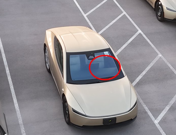 最终量产形态？又一批特斯拉 Cybercab 无人驾驶出租车亮相厂区，没有方向盘