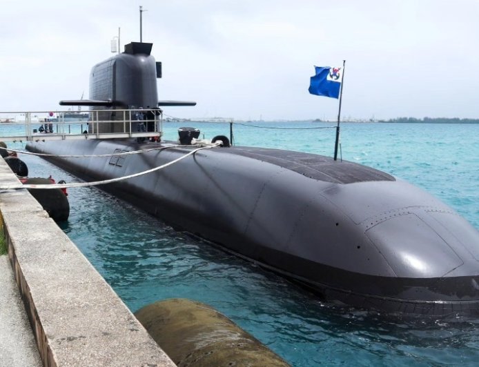 韩国潜艇远航停靠关岛，将到加拿大推销争夺潜艇订单