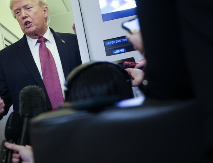 特朗普称若到22日无法与伊朗达成协议，可能不得不“再次投掷炸弹”