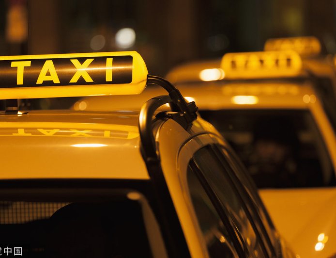 乘客付玩具鈔還求「多載一趟」　運將傻眼直送警局