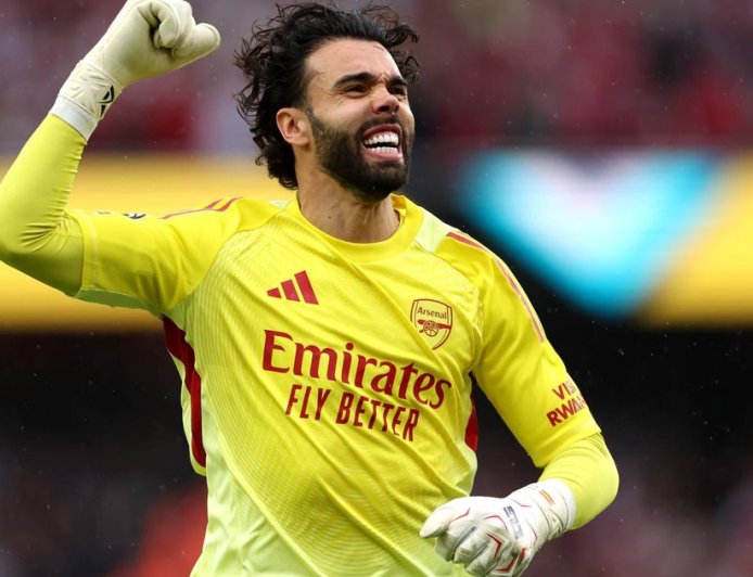 Arsenal’s David Raya clinches Golden Glove for third year running, one away from equalling all-time mark