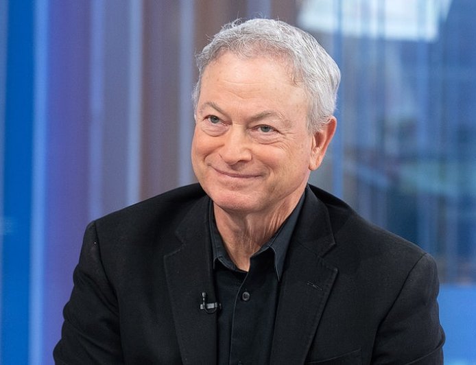 Gary Sinise says his money would be ‘moving a lot faster out the door’ if he still lived in California