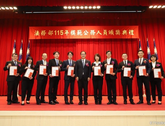 國安、肅貪、打詐、矯正都有人獲獎！法務部38位模範公務員亮相