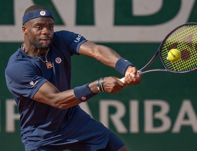 American Frances Tiafoe clashes with French Open opponent during comeback win