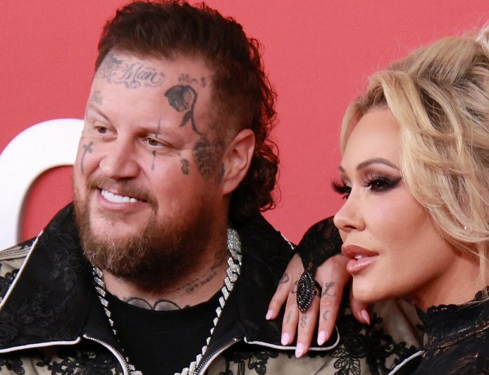Jelly Roll’s Reaction To Bunnie Xo’s 4th Of July Kiss Revealed