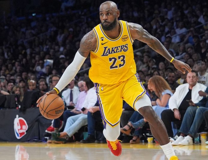 Report: 76ers plan to play LeBron James at point guard