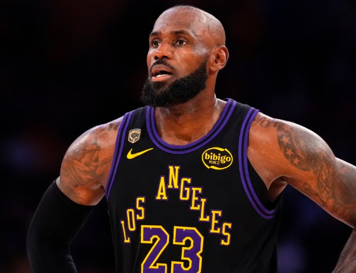 76ers celebrate James’ arrival with coronation photo fit for basketball’s King
