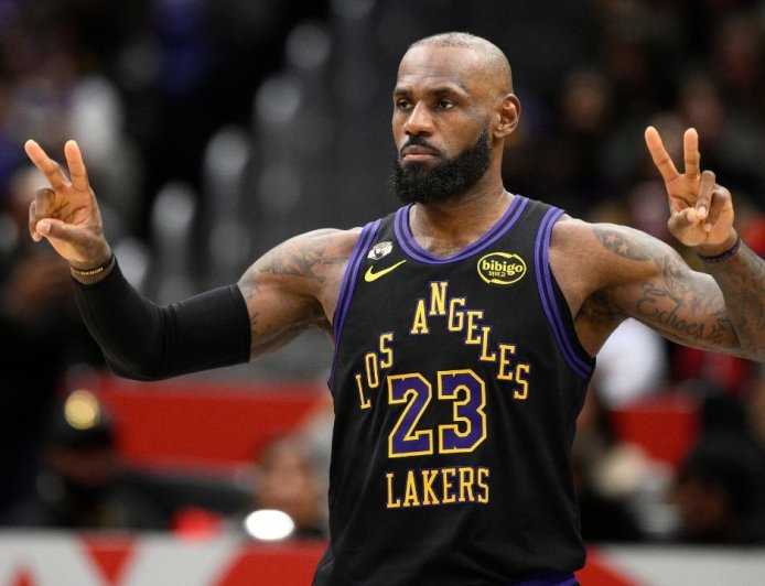 How well will LeBron James fit with talented 76ers roster?