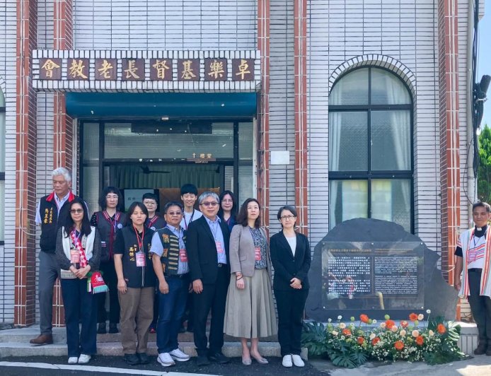 蕭美琴赴花蓮卓樂基督長老教會　為卓溪手榴彈事件紀念碑揭牌